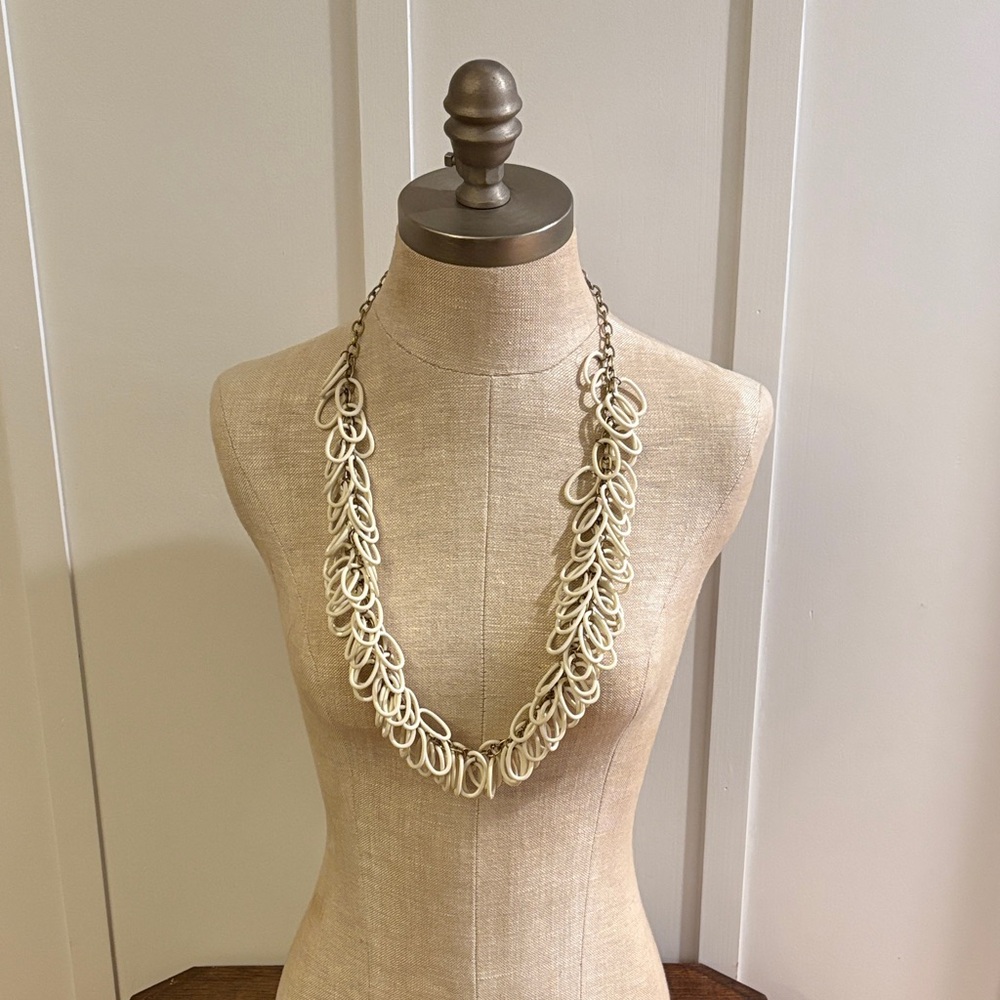 Chic Cream Necklace